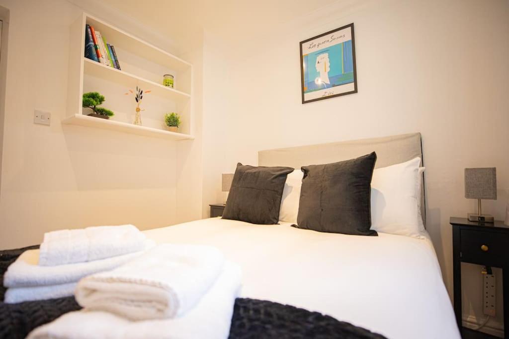 Perfect Location 4Bed 2 Bath Spacious Apartment London Eksteriør billede