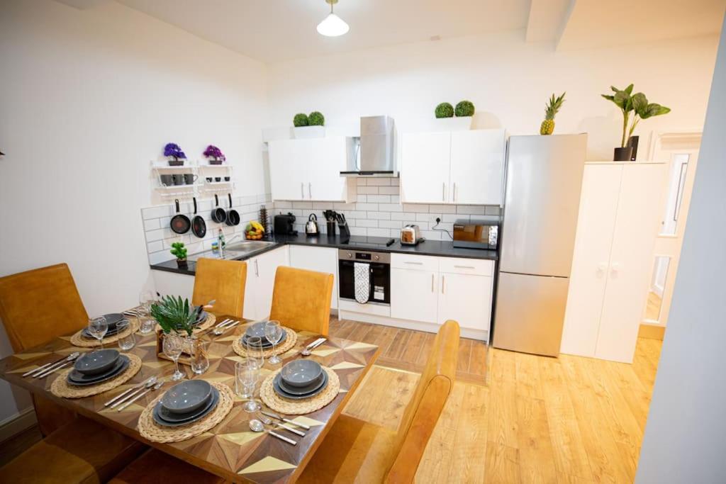 Perfect Location 4Bed 2 Bath Spacious Apartment London Eksteriør billede