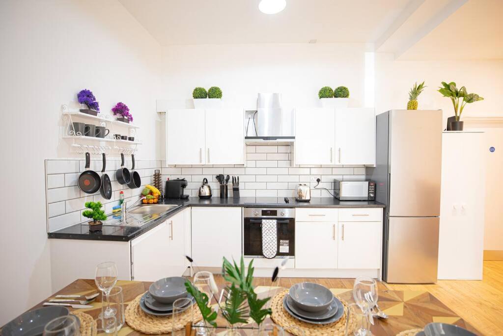 Perfect Location 4Bed 2 Bath Spacious Apartment London Eksteriør billede